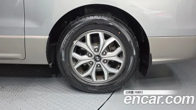 Hyundai Staria 2019 thumb 10