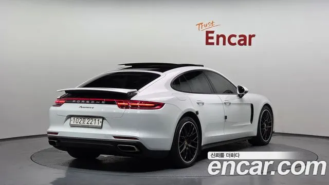 Porsche Panamera 2018 thumb 2