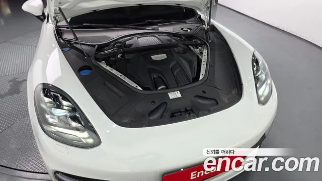 Porsche Panamera 2018 thumb 5