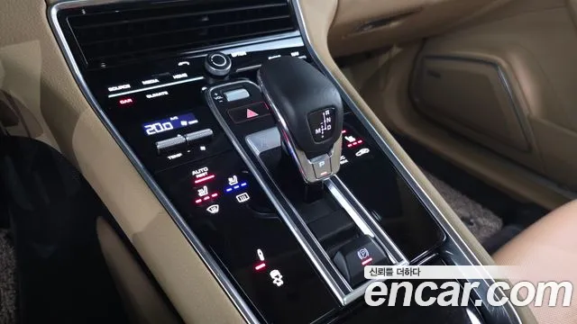 Porsche Panamera 2018 thumb 11