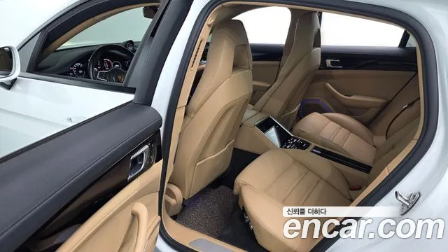 Porsche Panamera 2018 thumb 4