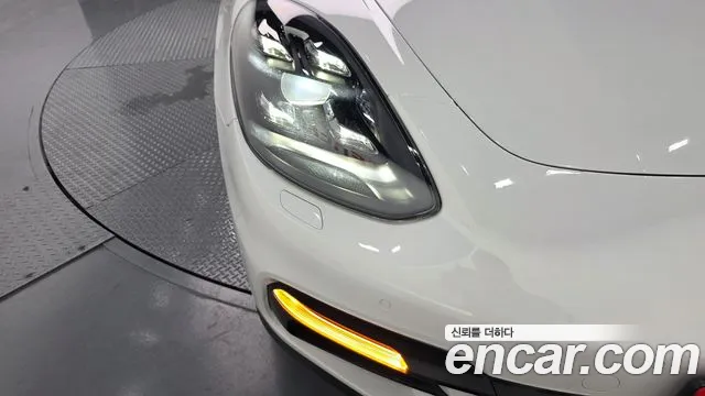 Porsche Panamera 2018 thumb 12