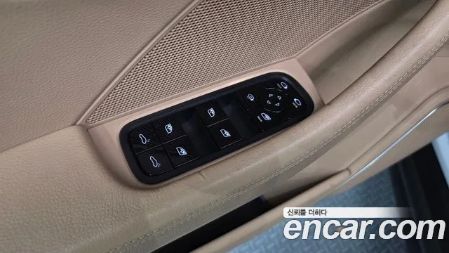 Porsche Panamera 2018 thumb 9