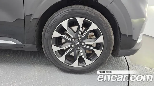 Kia Carnival 2021 thumb 11