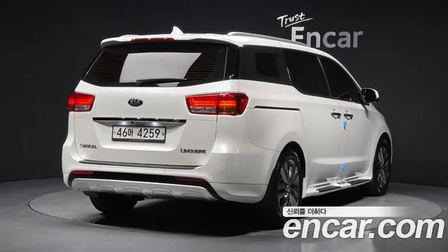 Kia Carnival 2018 thumb 2
