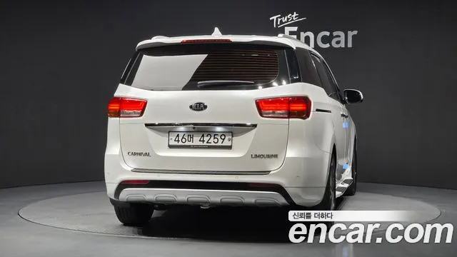 Kia Carnival 2018 thumb 4