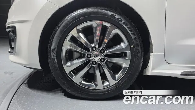 Kia Carnival 2018 thumb 5