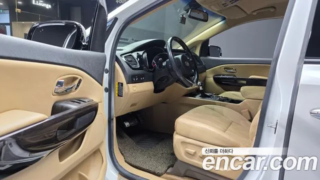 Kia Carnival 2018 thumb 10