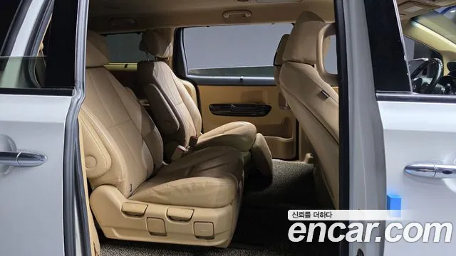 Kia Carnival 2018 thumb 11
