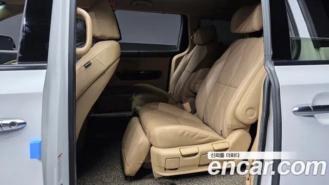 Kia Carnival 2018 thumb 12