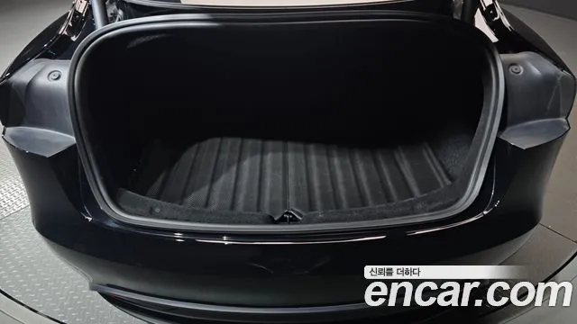 Tesla Model 3 2024 thumb 8