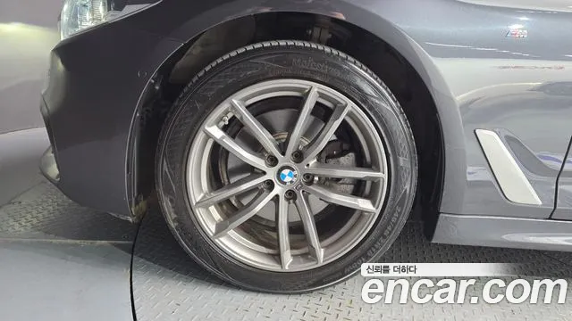 BMW 5 серии 2018 thumb 12