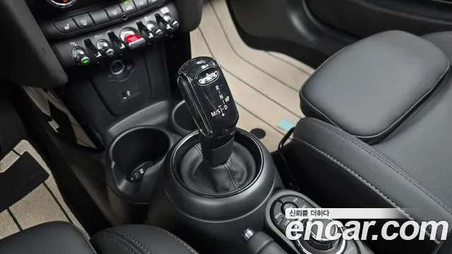 Mini Cooper Convertible 2024 thumb 3