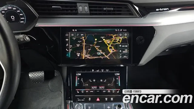 Audi e-tron 2020 thumb 11