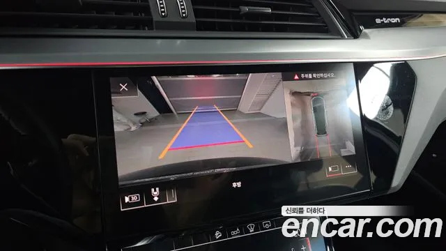 Audi e-tron 2020 thumb 2
