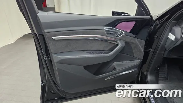 Audi e-tron 2020 thumb 4