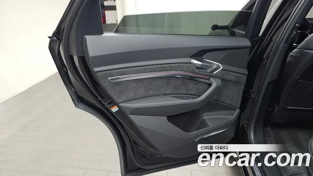 Audi e-tron 2020 thumb 8