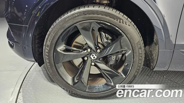 Bentley Bentayga 2018 thumb 12