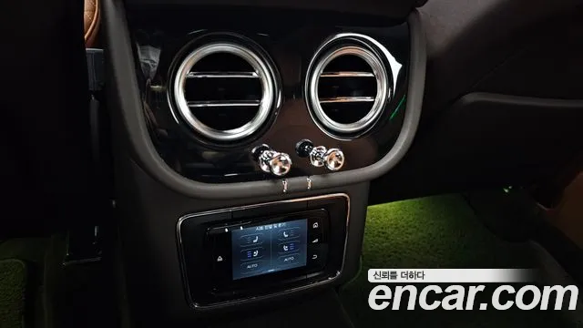 Bentley Bentayga 2018 thumb 4