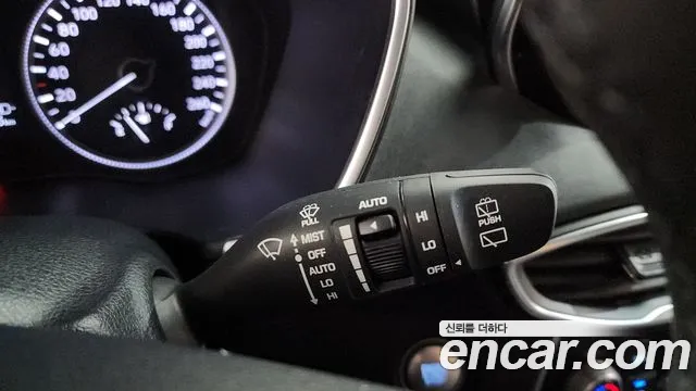 Hyundai Santa Fe 2018 thumb 2
