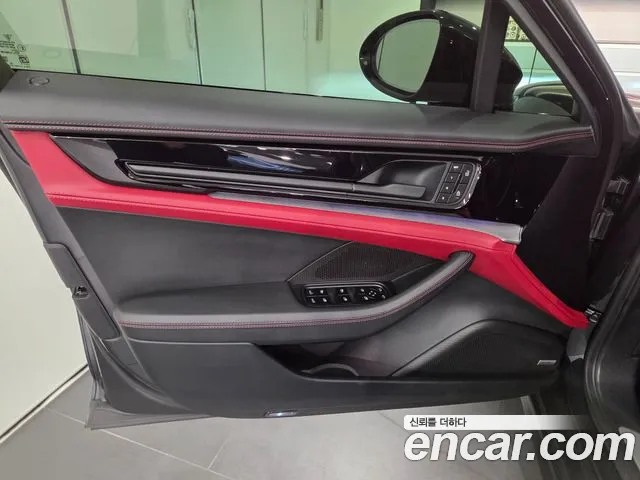 Porsche Panamera 2026 thumb 10