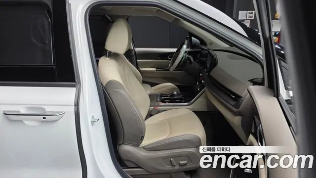 Kia Carnival 2023 thumb 5