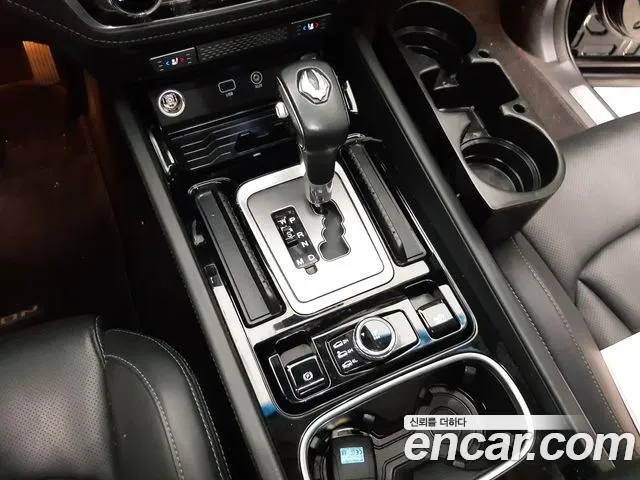 KGM Rexton 2018 thumb 12