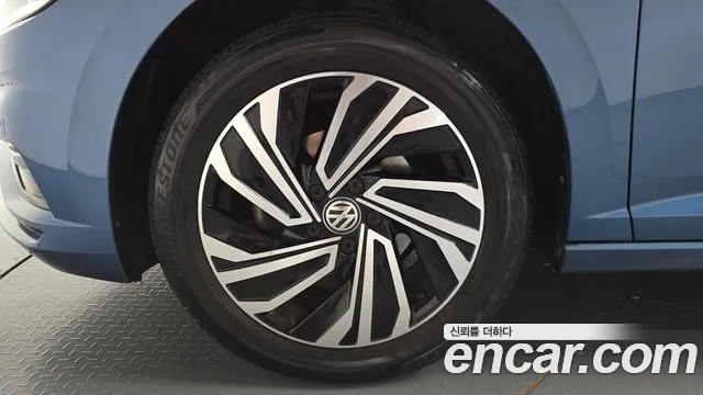 Volkswagen Jetta 2021 thumb 3