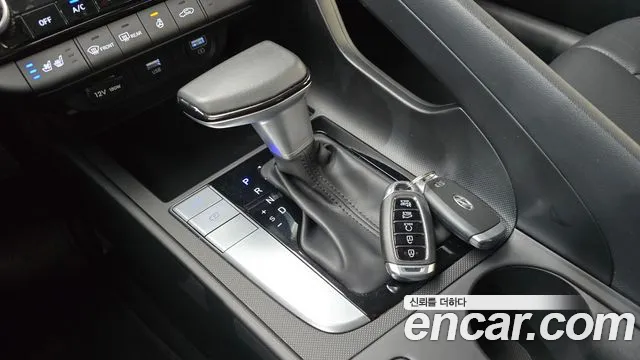 Hyundai Elantra 2023 thumb 9