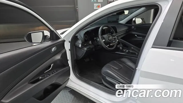 Hyundai Elantra 2023 thumb 2