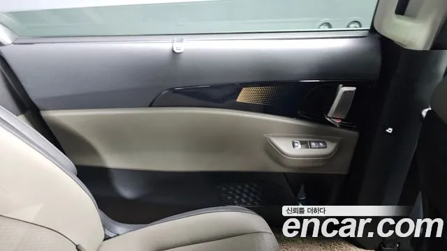 Kia Carnival 2025 thumb 4