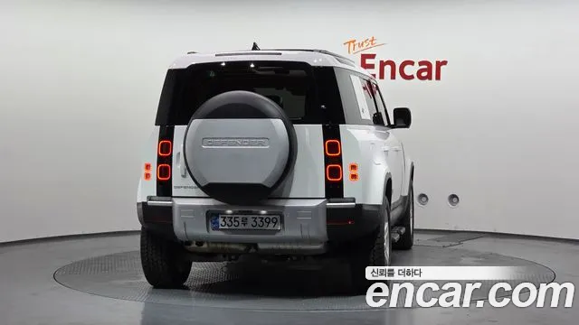 Land Rover Defender 2024 thumb 4