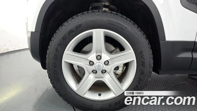 Land Rover Defender 2024 thumb 5
