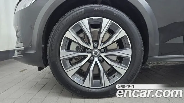 Volvo V90 Cross Country 2023 thumb 9