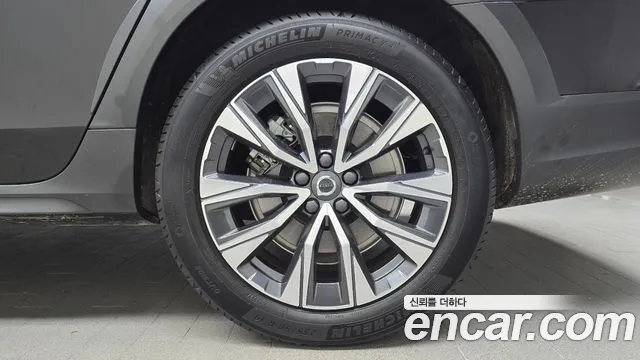 Volvo V90 Cross Country 2023 thumb 12
