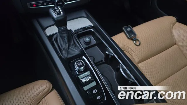 Volvo XC60 2019 thumb 4