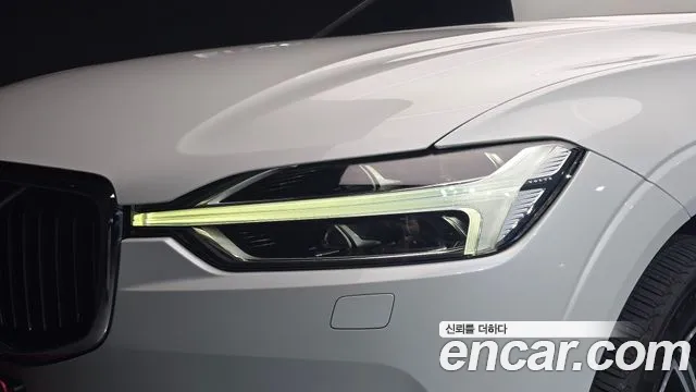 Volvo XC60 2019 thumb 6