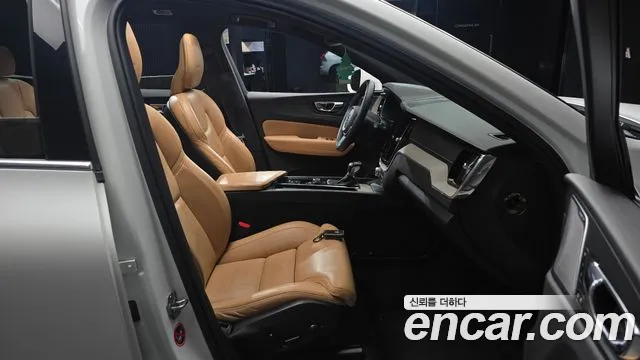 Volvo XC60 2019 thumb 7