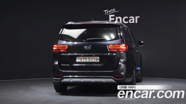 Kia Carnival 2019 thumb 3