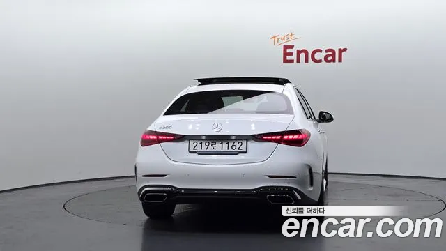 Mercedes-Benz C-Class 2025 thumb 12