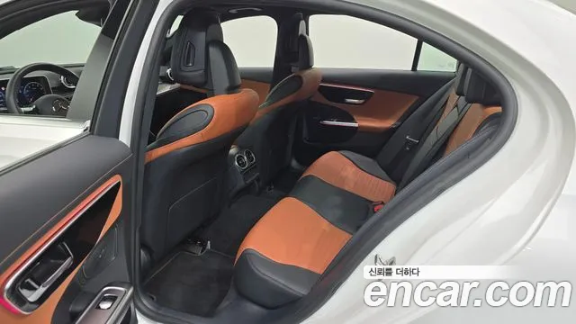 Mercedes-Benz C-Class 2025 thumb 4