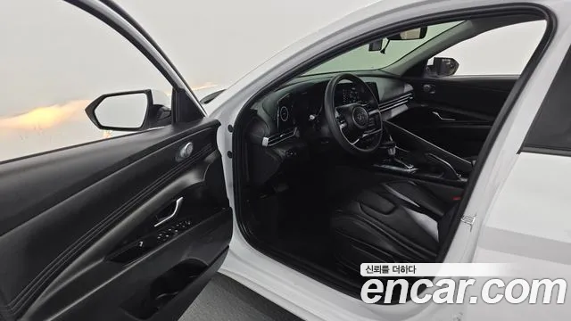 Hyundai Elantra 2022 thumb 5
