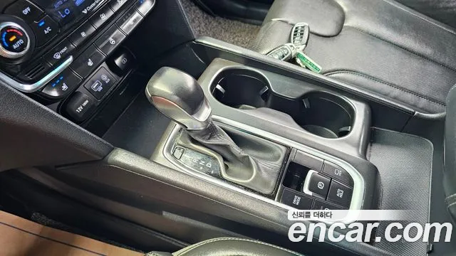 Hyundai Santa Fe 2019 thumb 2