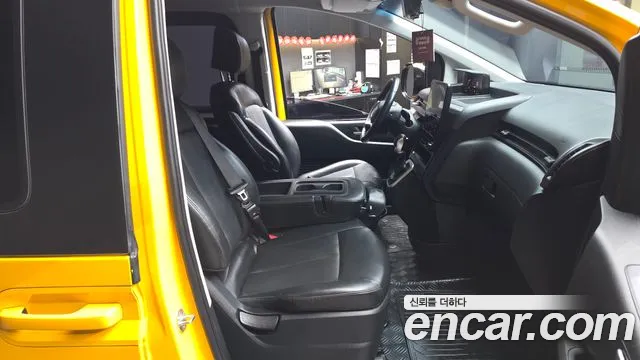 Hyundai Staria 2021 thumb 4
