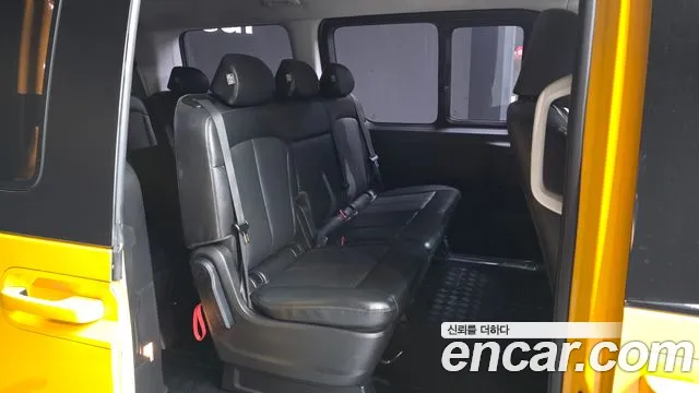 Hyundai Staria 2021 thumb 12