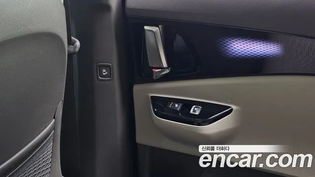 Kia Carnival 2023 thumb 6