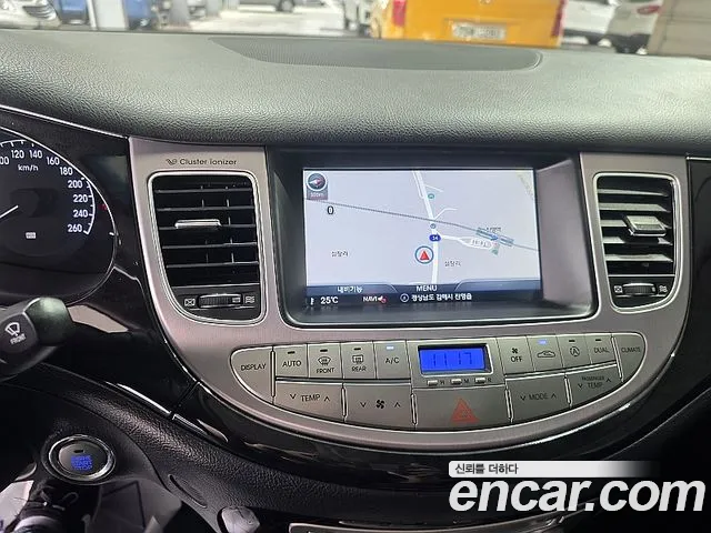 Hyundai Genesis 2013 thumb 4