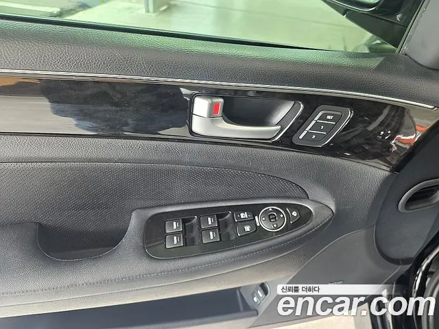 Hyundai Genesis 2013 thumb 6