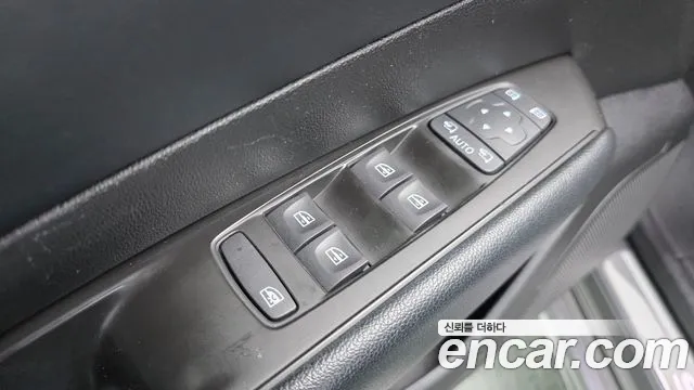 Renault SM6 2016 thumb 2