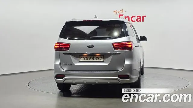 Kia Carnival 2018 thumb 10